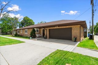 6250 N Kedvale Avenue, Chicago, IL 60646