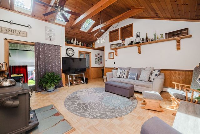 70 Ricard St, Seekonk, MA 02771