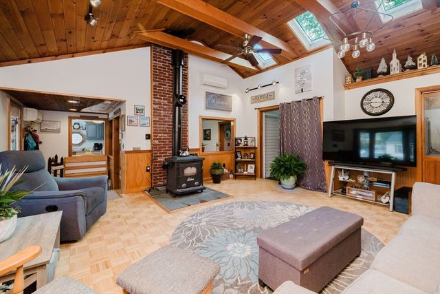 70 Ricard St, Seekonk, MA 02771