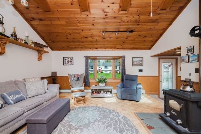 70 Ricard St, Seekonk, MA 02771