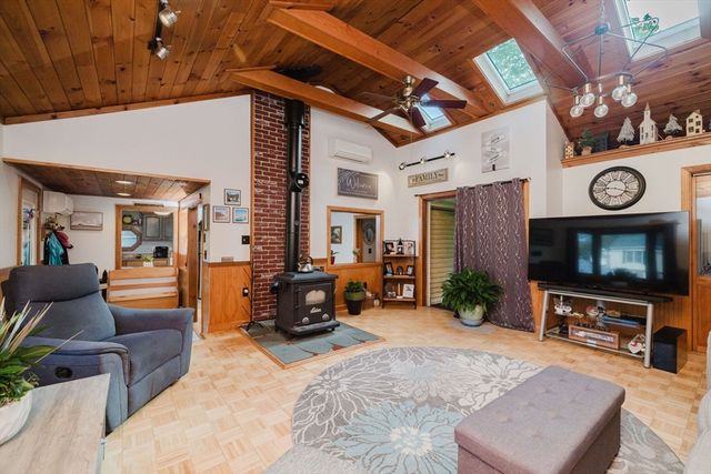70 Ricard St, Seekonk, MA 02771