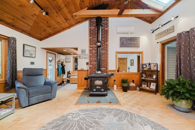 70 Ricard St, Seekonk, MA 02771