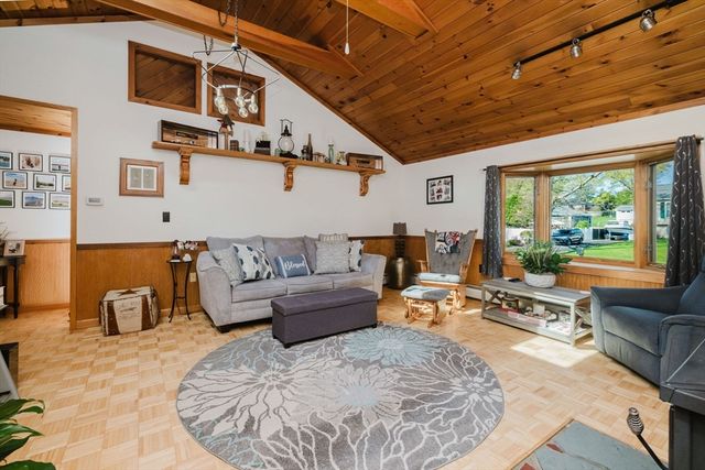 70 Ricard St, Seekonk, MA 02771