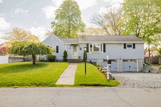 70 Ricard St, Seekonk, MA 02771