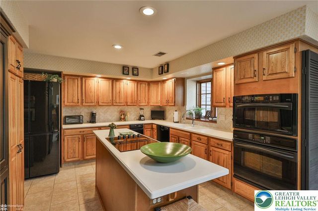 2820 Sheffield Drive, Lower Macungie Twp, PA 18049
