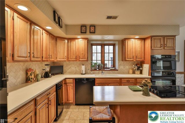 2820 Sheffield Drive, Lower Macungie Twp, PA 18049