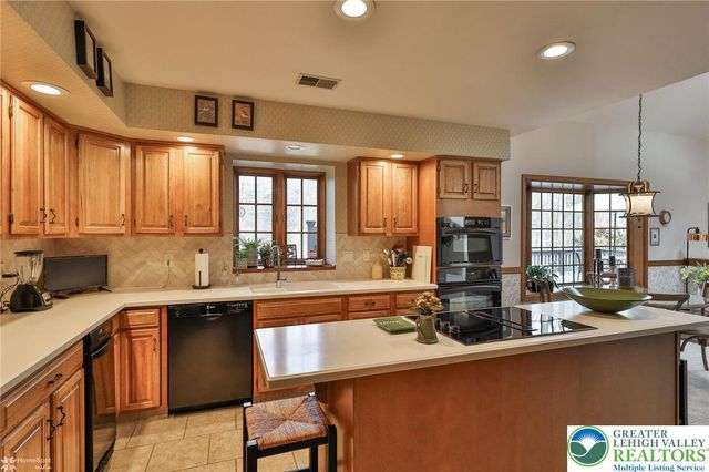 2820 Sheffield Drive, Lower Macungie Twp, PA 18049