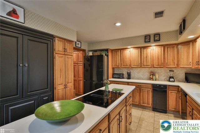 2820 Sheffield Drive, Lower Macungie Twp, PA 18049