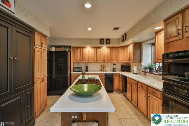 2820 Sheffield Drive, Lower Macungie Twp, PA 18049