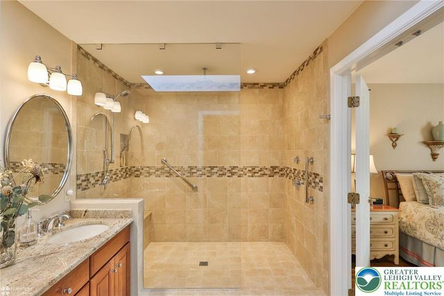 2820 Sheffield Drive, Lower Macungie Twp, PA 18049