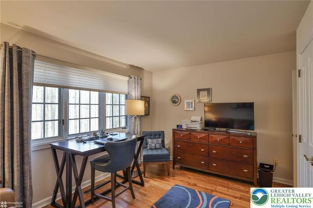 2820 Sheffield Drive, Lower Macungie Twp, PA 18049