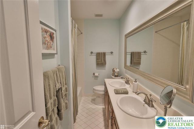 2820 Sheffield Drive, Lower Macungie Twp, PA 18049