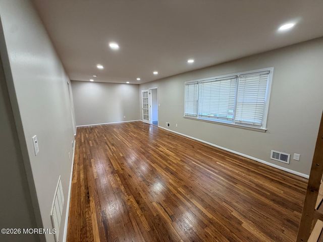 30 Cornell Street, Toms River, NJ 08757