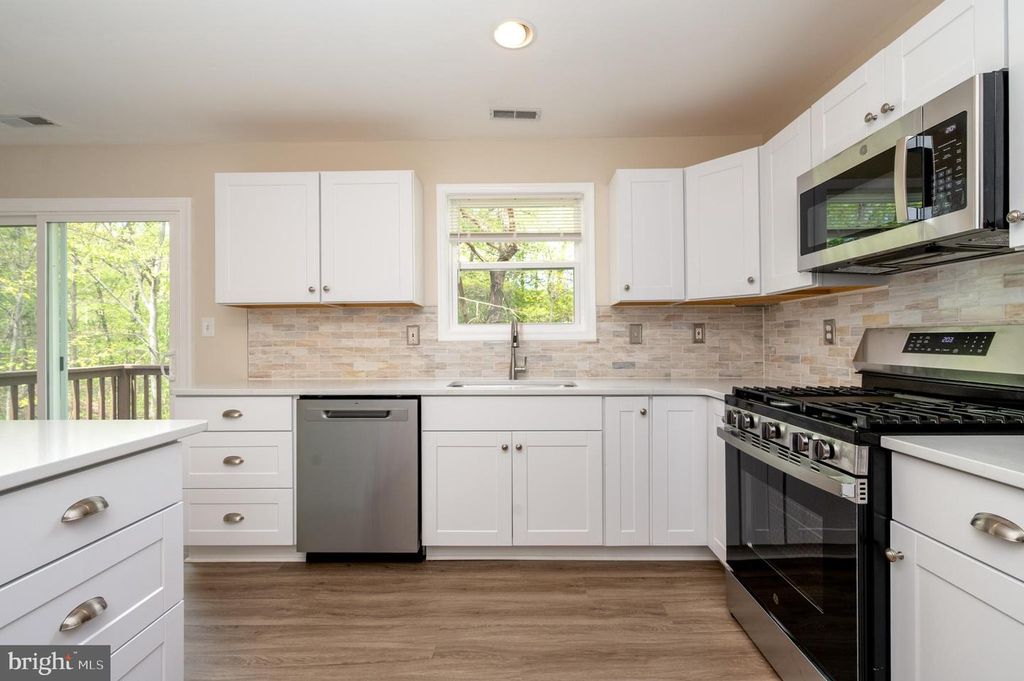 Image 12 of property listing at 700 PINE VALLEY CT, Arnold, MD 21012