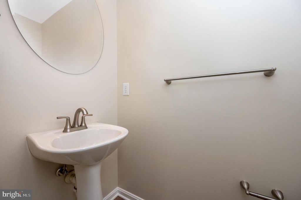 Image 18 of property listing at 700 PINE VALLEY CT, Arnold, MD 21012