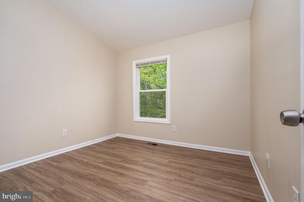 Image 28 of property listing at 700 PINE VALLEY CT, Arnold, MD 21012