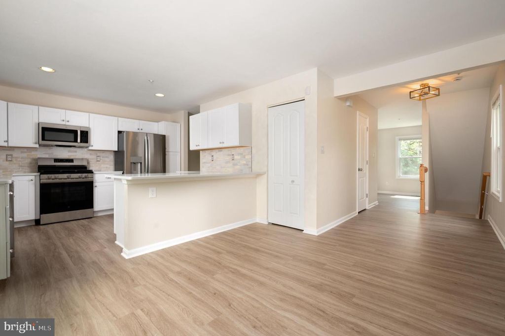 Image 7 of property listing at 700 PINE VALLEY CT, Arnold, MD 21012