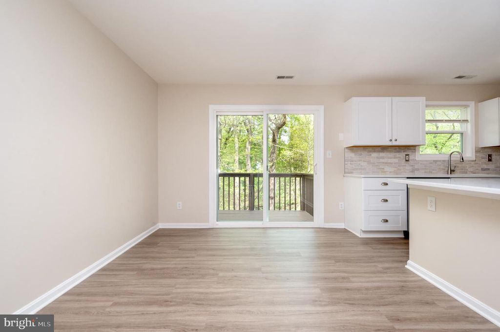 Image 8 of property listing at 700 PINE VALLEY CT, Arnold, MD 21012