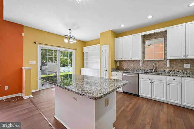 7802 NORMANDY DR, Mount Laurel, NJ 08054