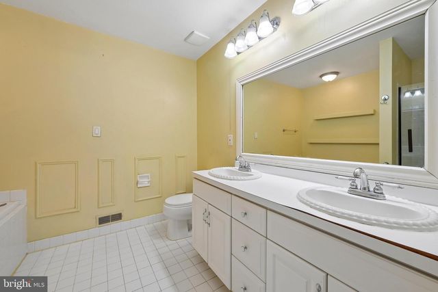 7802 NORMANDY DR, Mount Laurel, NJ 08054