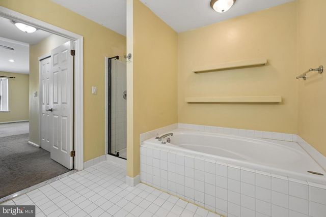 7802 NORMANDY DR, Mount Laurel, NJ 08054