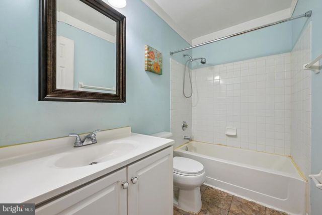 7802 NORMANDY DR, Mount Laurel, NJ 08054