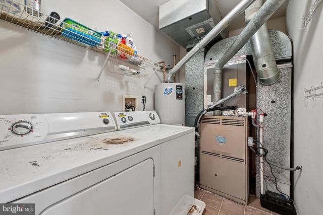7802 NORMANDY DR, Mount Laurel, NJ 08054