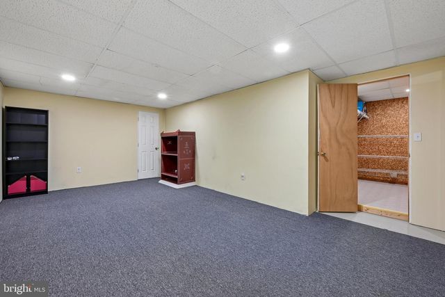7802 NORMANDY DR, Mount Laurel, NJ 08054