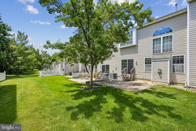 7802 NORMANDY DR, Mount Laurel, NJ 08054