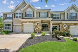 7802 NORMANDY DR, Mount Laurel, NJ 08054
