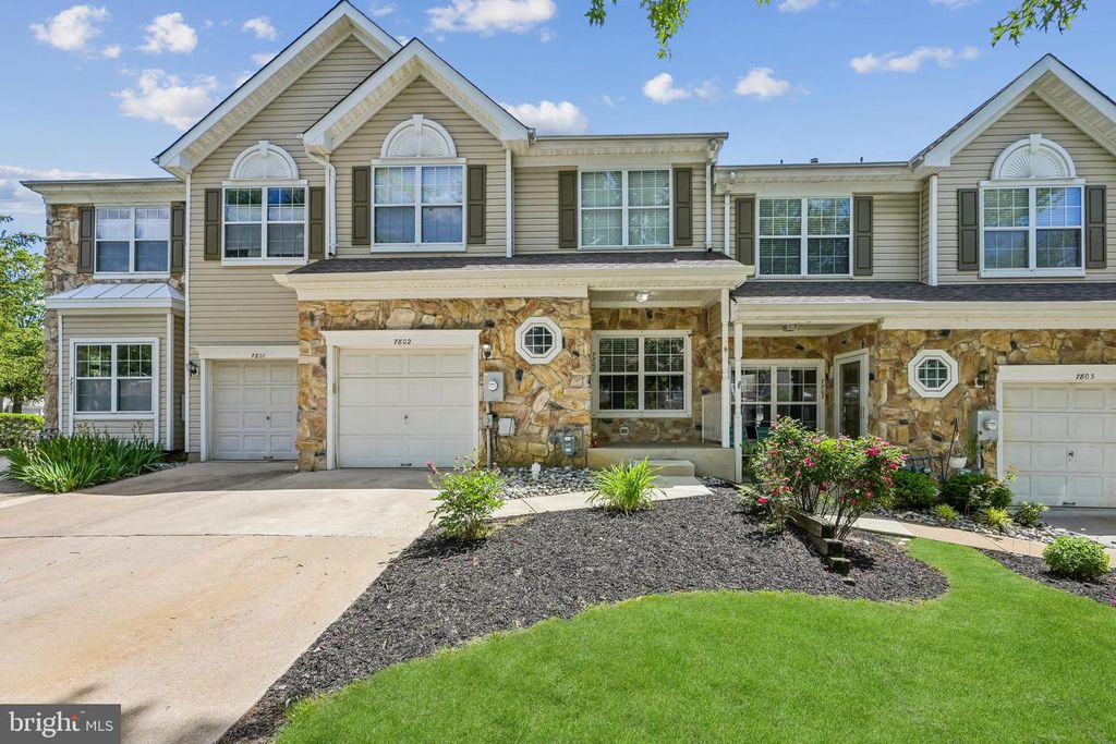 7802 NORMANDY DR, Mount Laurel, NJ 08054