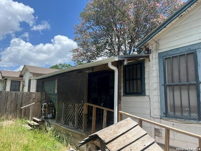 18 ROSEMONT DR, San Antonio, TX 78201