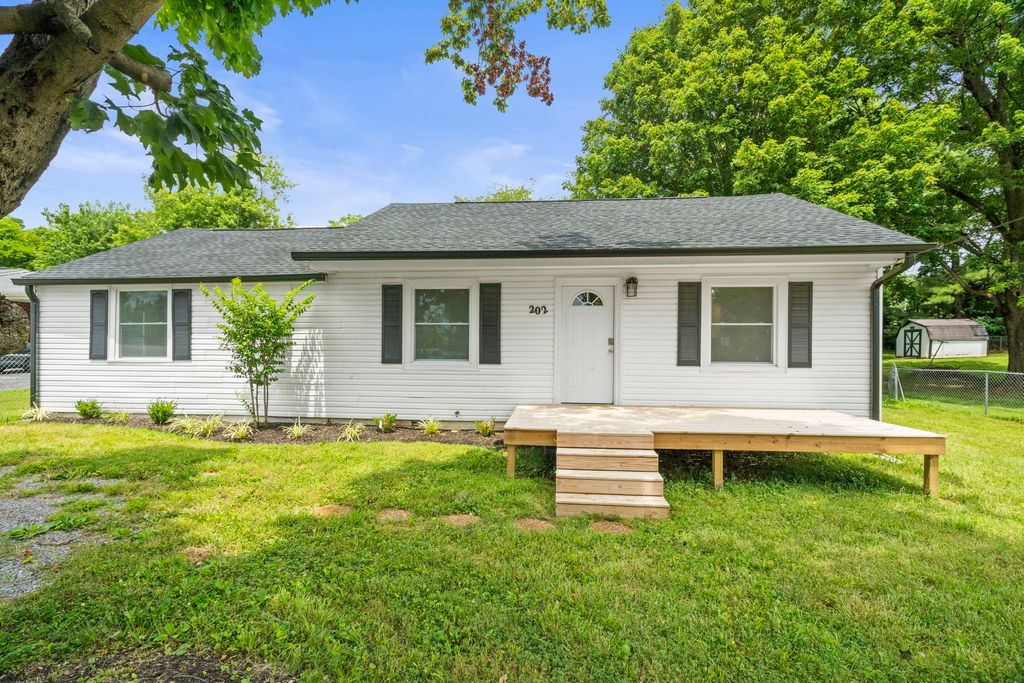 202 Fowler Ford Rd, Portland, TN 37148