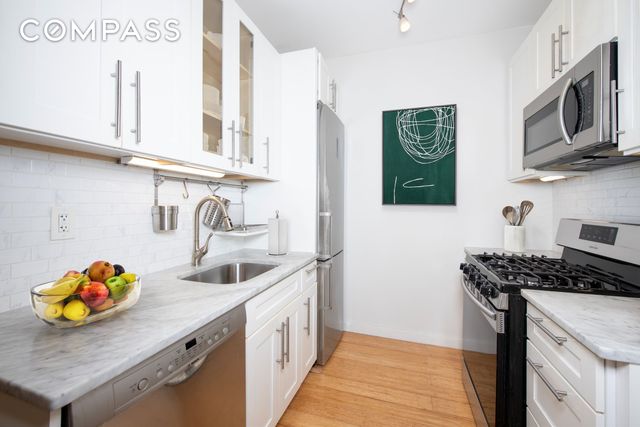 209 W 118th St Apt 4D, New York City, NY 10026