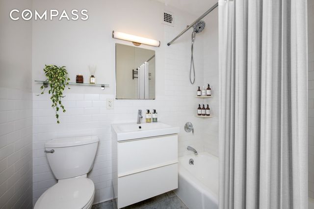 209 W 118th St Apt 4D, New York City, NY 10026