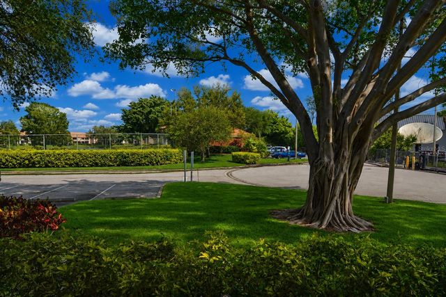 10263 GANDY BOULEVARD N 405, St Petersburg, FL 33702