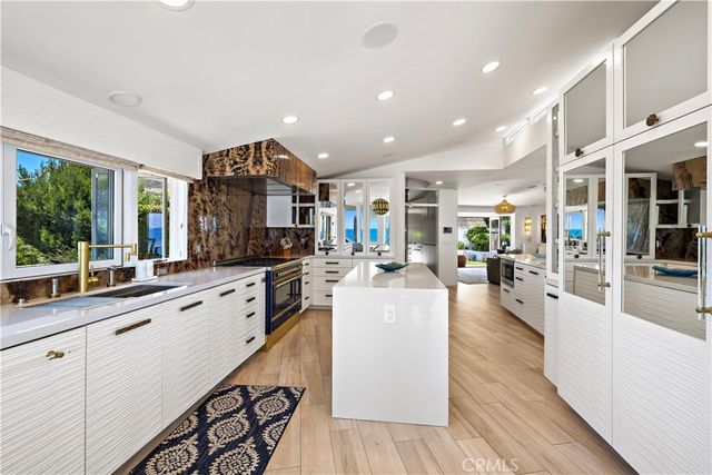 594 Cliff Drive, Laguna Beach, CA 92651