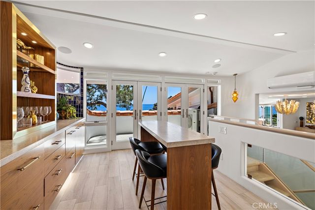 594 Cliff Drive, Laguna Beach, CA 92651