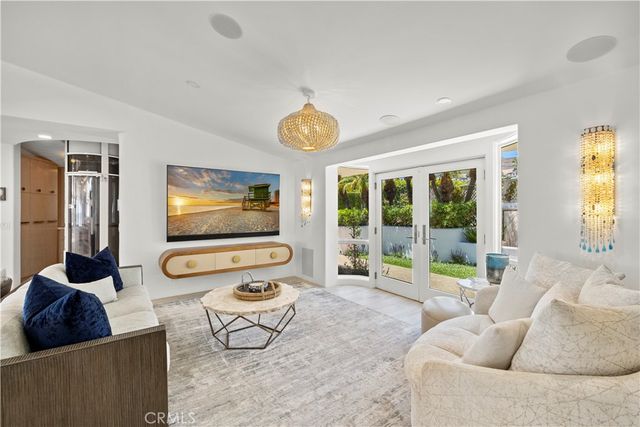 594 Cliff Drive, Laguna Beach, CA 92651