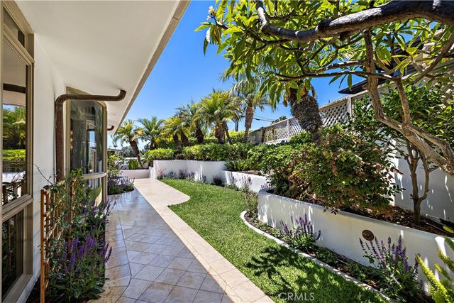 594 Cliff Drive, Laguna Beach, CA 92651
