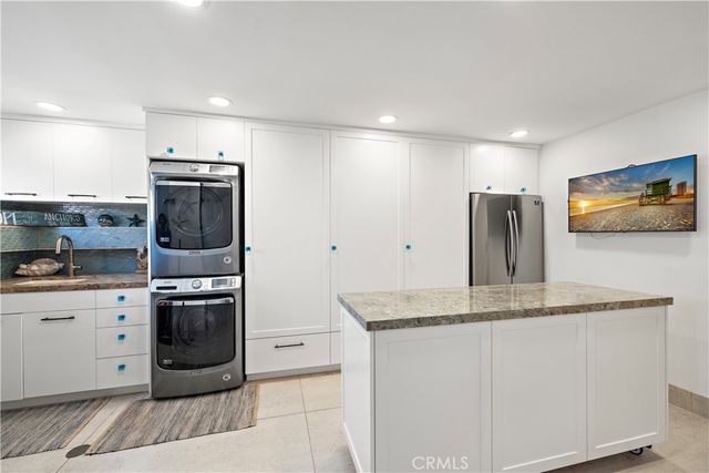 594 Cliff Drive, Laguna Beach, CA 92651