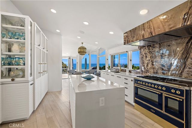 594 Cliff Drive, Laguna Beach, CA 92651