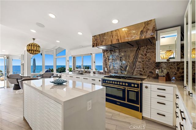 594 Cliff Drive, Laguna Beach, CA 92651