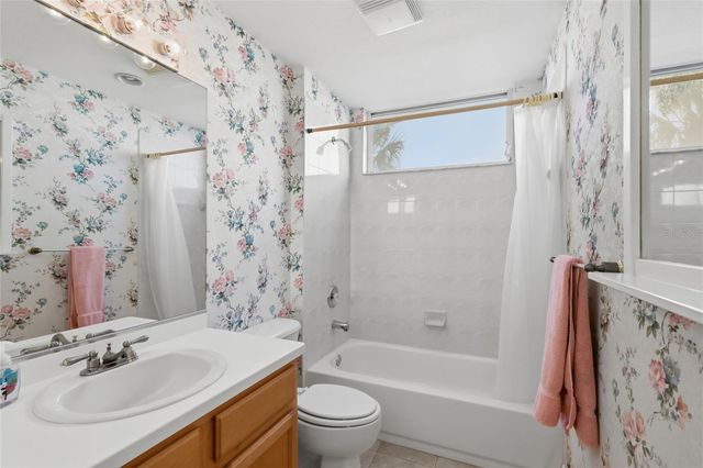 8422 WETHERSFIELD RUN 104, Lakewood Ranch, FL 34202