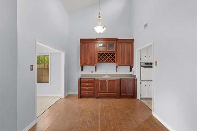 3803 Old Oaks Drive, Bryan, TX 77802