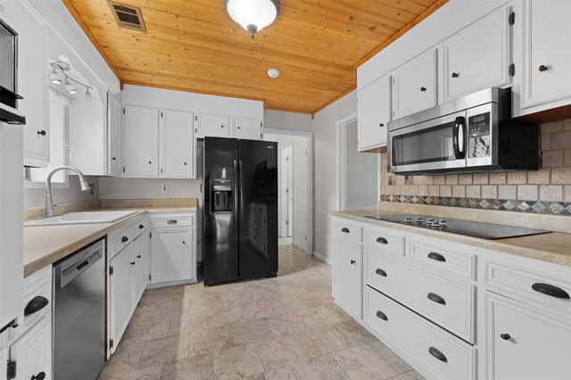 3803 Old Oaks Drive, Bryan, TX 77802