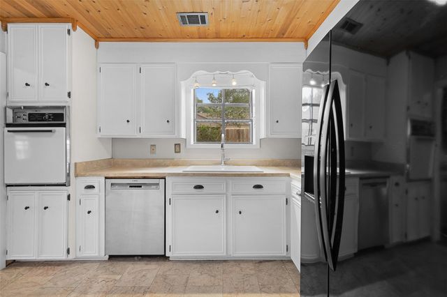 3803 Old Oaks Drive, Bryan, TX 77802