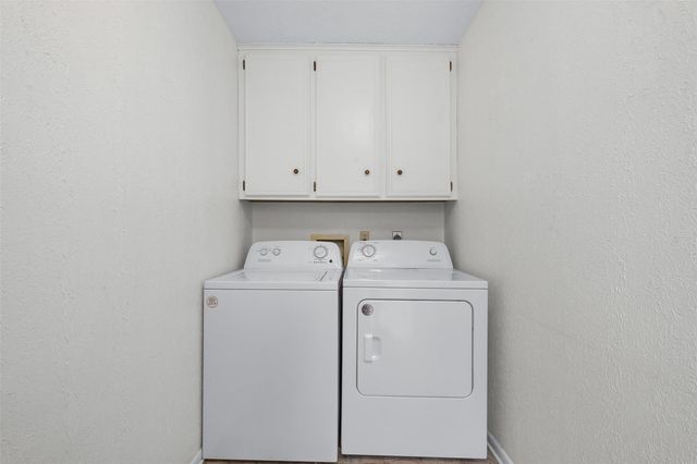 3803 Old Oaks Drive, Bryan, TX 77802