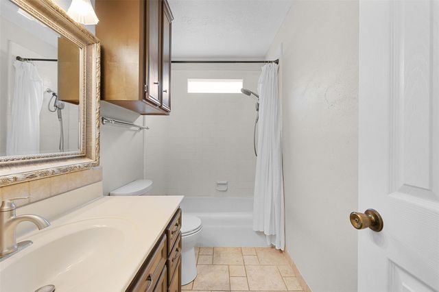 3803 Old Oaks Drive, Bryan, TX 77802