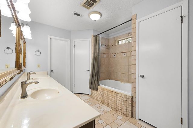 3803 Old Oaks Drive, Bryan, TX 77802